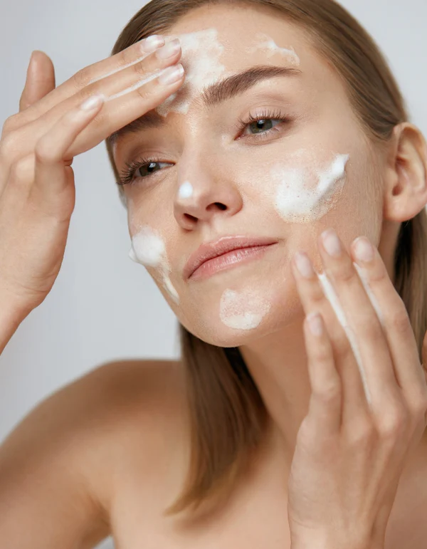 EMANI veido prausiklis Soft Cloud Cleanser + Makeup Remover